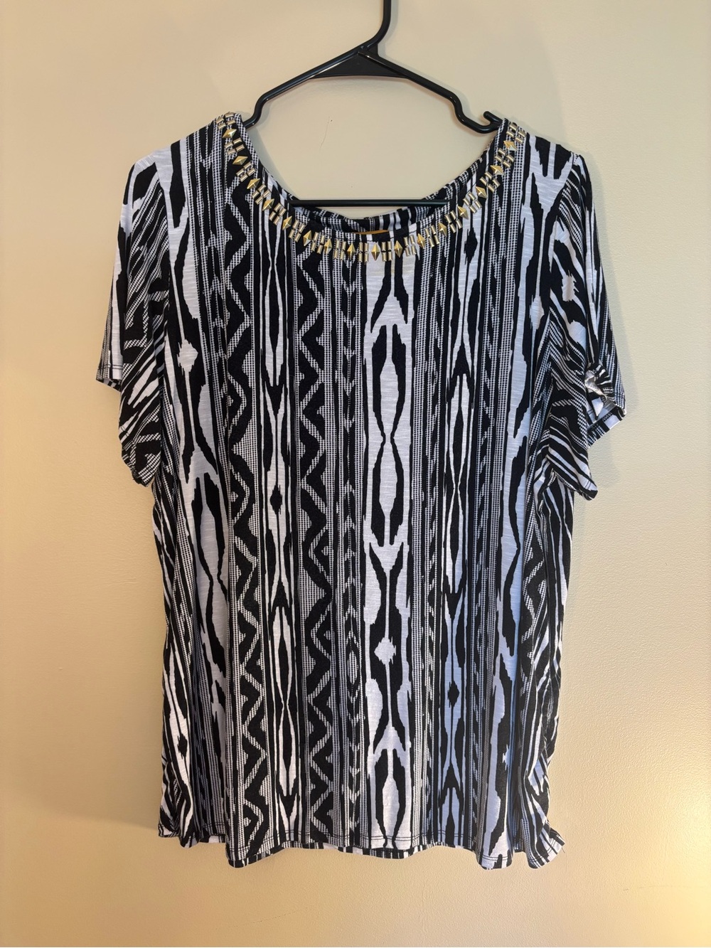 Ruby Rd. Black and White Patterned Short Sleeve Top with Gold Trim